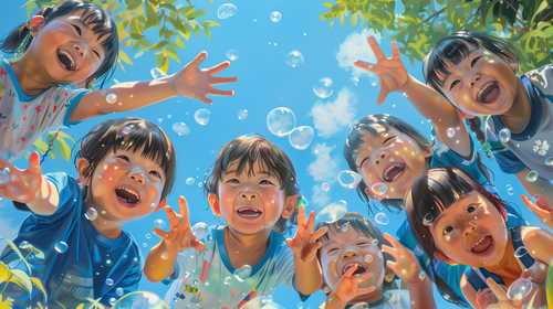 夏の日の子供達の笑顔とシャボン玉